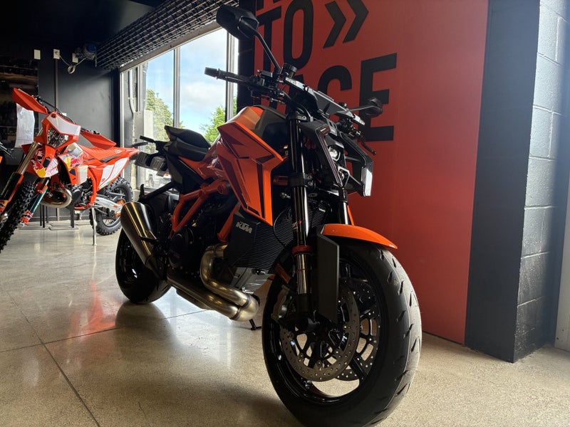 2025 KTM Superduke 1390 R64149868927618112