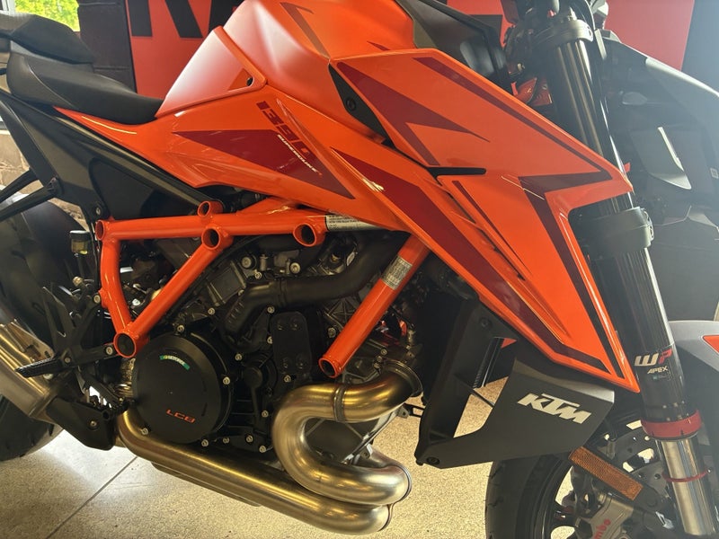 2025 KTM Superduke 1390 R64149868927618113