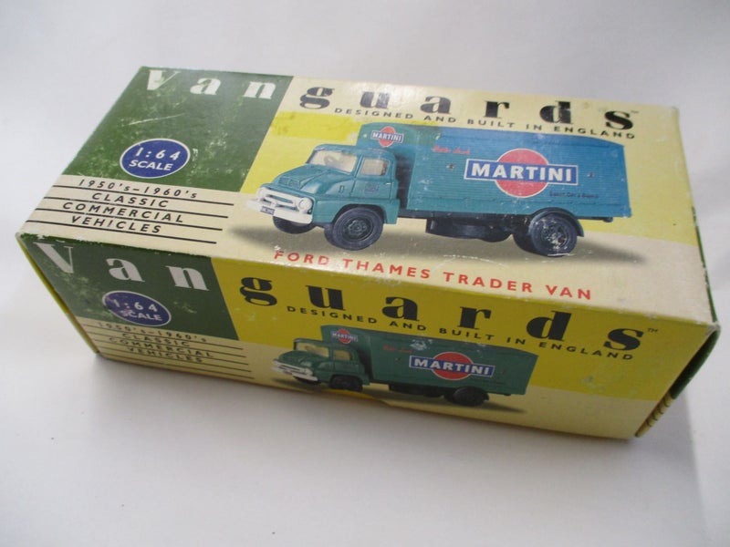 BR 8933 - LLedo VANGUARDS Model Car 1:64 -Ford Thames Trader Martini Van Carousel 1