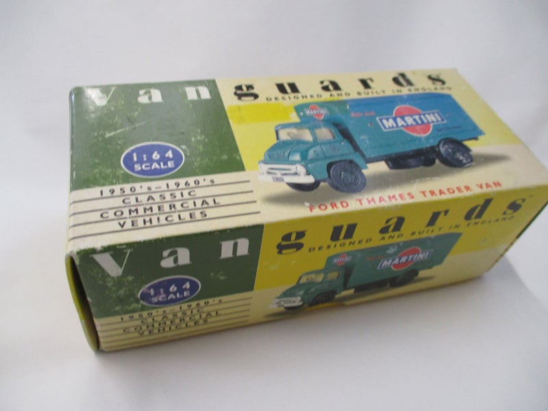 BR 8933 - LLedo VANGUARDS Model Car 1:64 -Ford Thames Trader Martini Van Carousel 2