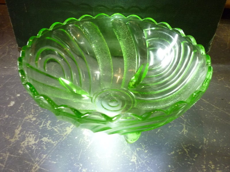 URANIUM GREEN GLASS BOWL Carousel 6
