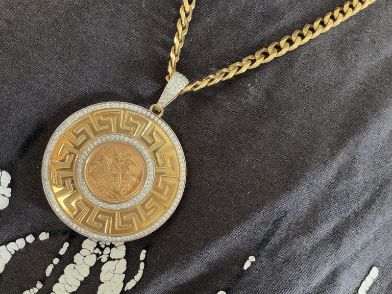 41G 10KT MHJ chain + 36G 9KT surrounding full sovereign pendant Carousel 4