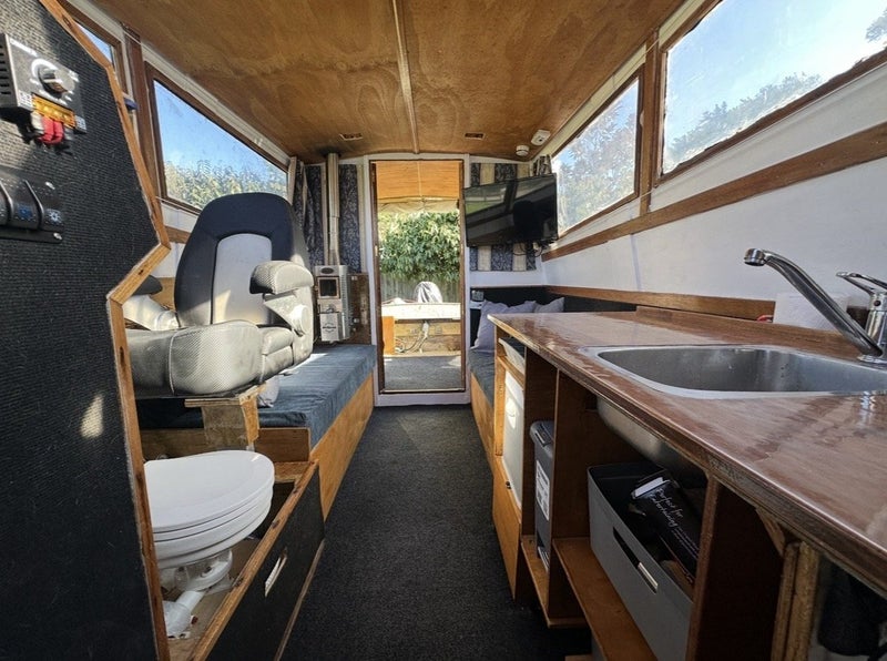 Multipurpose Caravan. Go Caravanning & Boating64150986128897110