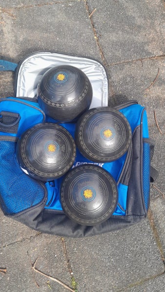 Fantastic set of four Henselite lawn bowls in styly padded carry bag. Cheap. Carousel 2