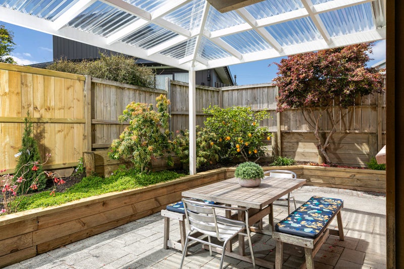 Image 2 of 18