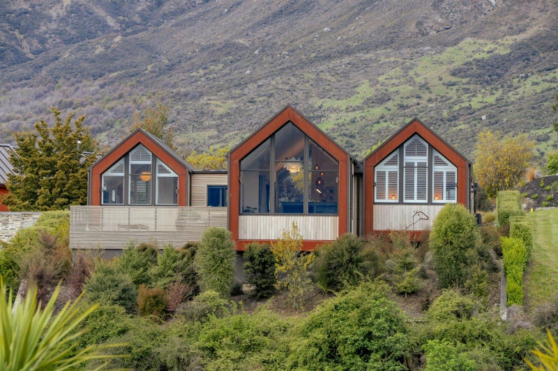 A contemporary masterpiece beneath The Remarkables64230526481025110
