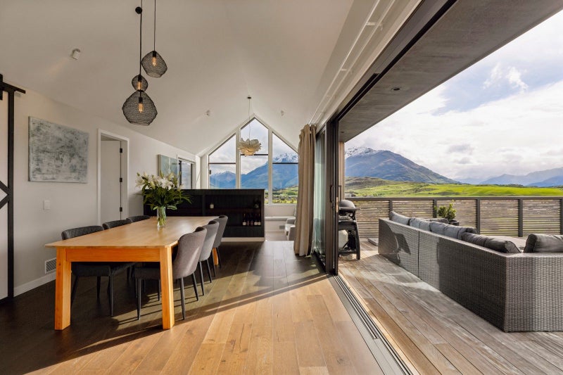 A contemporary masterpiece beneath The Remarkables64230526481025113