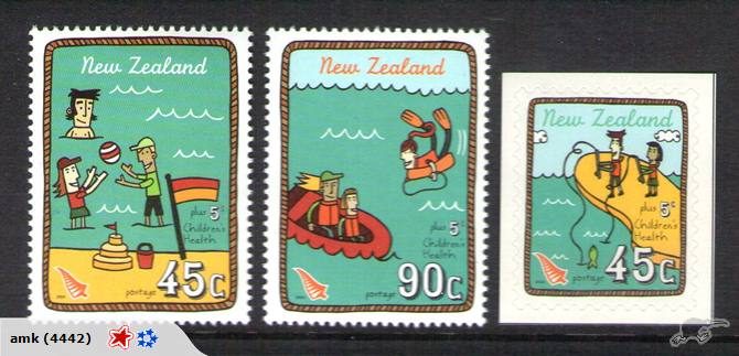 2738/41. NZ - 2004 Health/Beach Set (3) - UHM Carousel 1