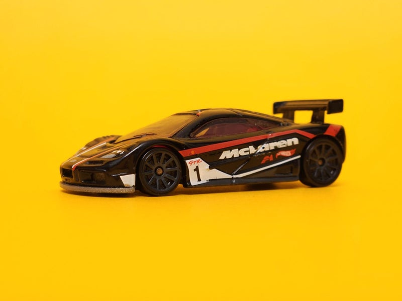 McLaren F1 GTR: Black - 2017 Mattel Hot Wheels Basic Carousel 1