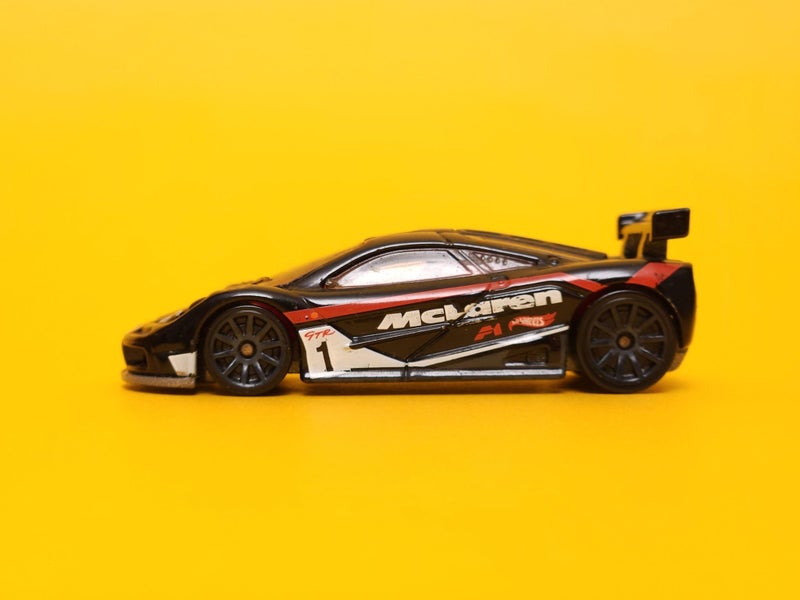 McLaren F1 GTR: Black - 2017 Mattel Hot Wheels Basic Carousel 2