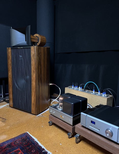 AirTight ATM 2211 SET mono amplifiers - Parmenter Sound Carousel 2