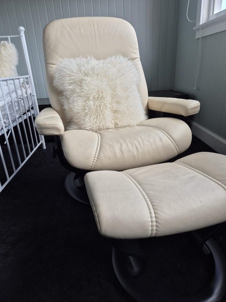 Stressless Swivel Recliner & Stool64837742828162110