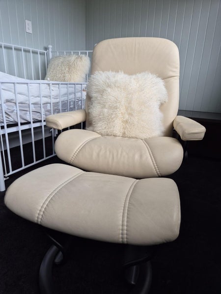 Stressless Swivel Recliner & Stool64837742828162111