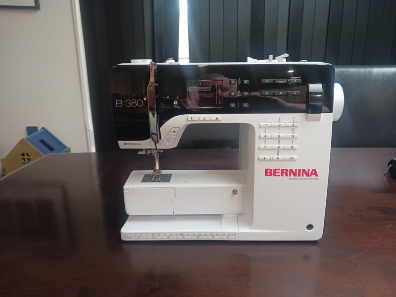 Bernina 380 sewing machine Carousel 1