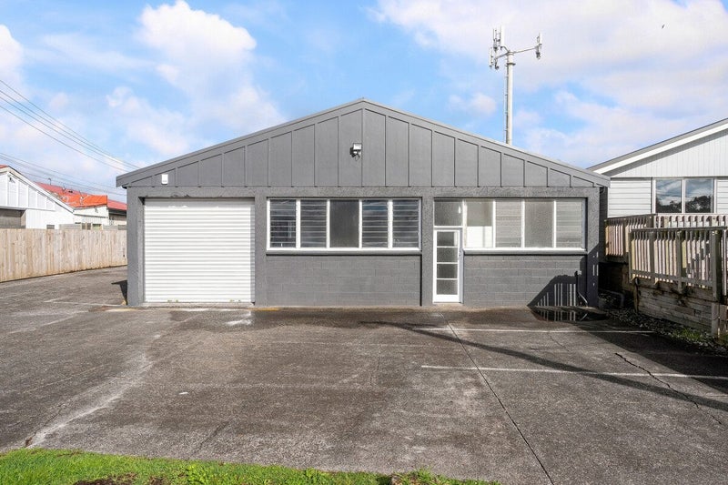 REFURBISHED WITH LIVE/WORK POTENTIAL64163050733441112