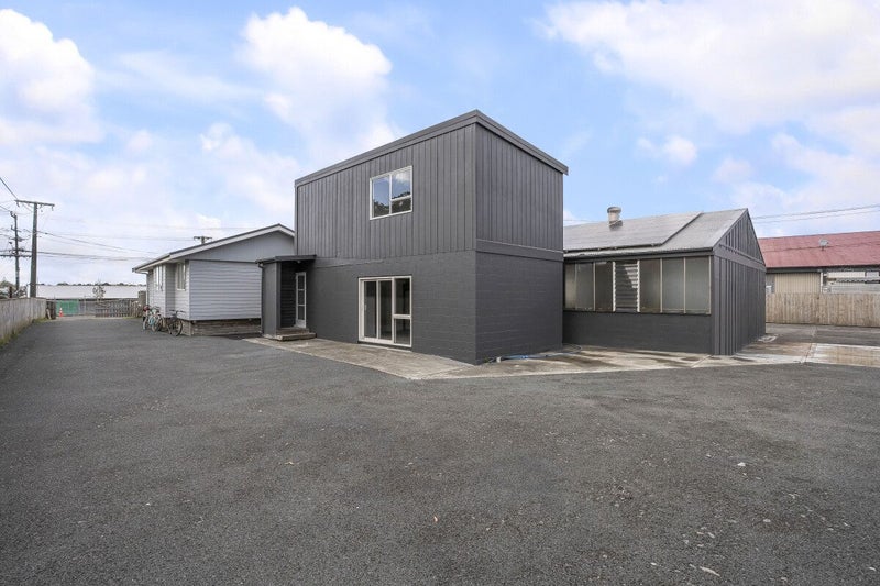REFURBISHED WITH LIVE/WORK POTENTIAL64163050733441113