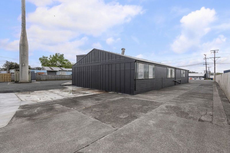 REFURBISHED WITH LIVE/WORK POTENTIAL64163050733441114