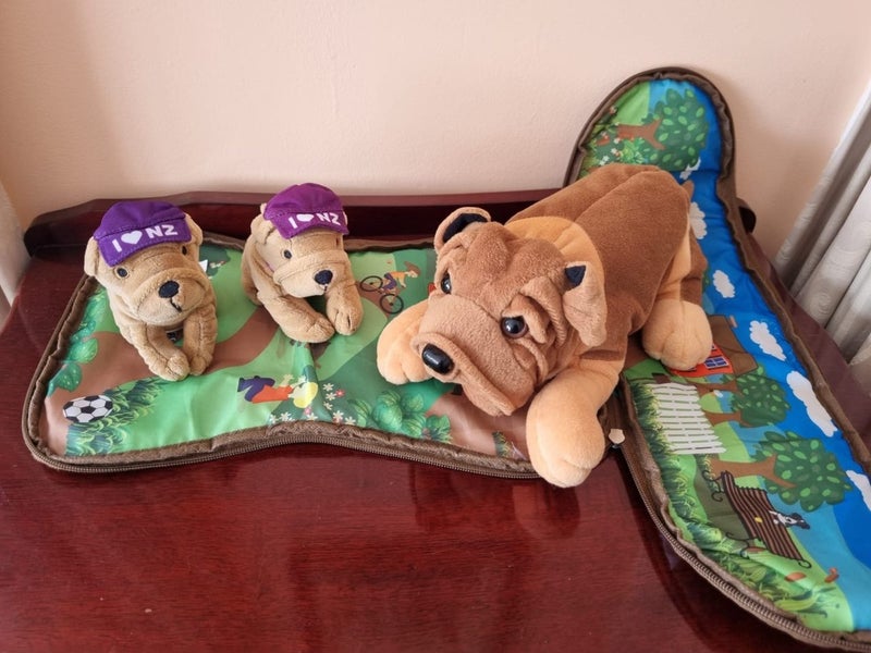 Doggy hand bag with soft toys Carousel 2