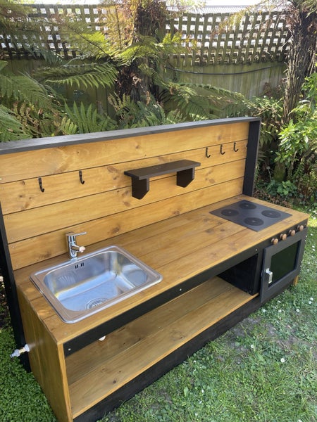 Mud Kitchen - for Christmas Carousel 5