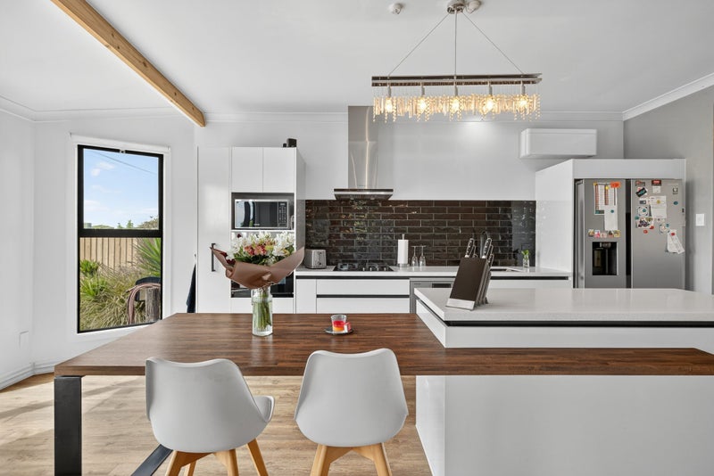 Renovated Beachfront Gem in Prime Location64241299021827114