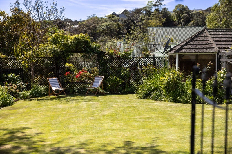 Timeless elegance in a coveted Akaroa setting64241826198019114