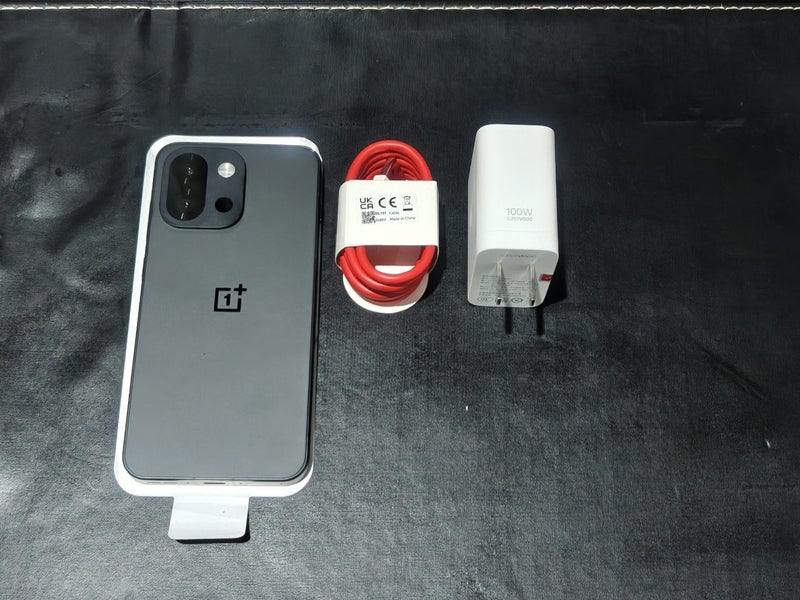 OnePlus 13T 12GB + 256GB – Excellent Condition + 100W Charger64274638577025110