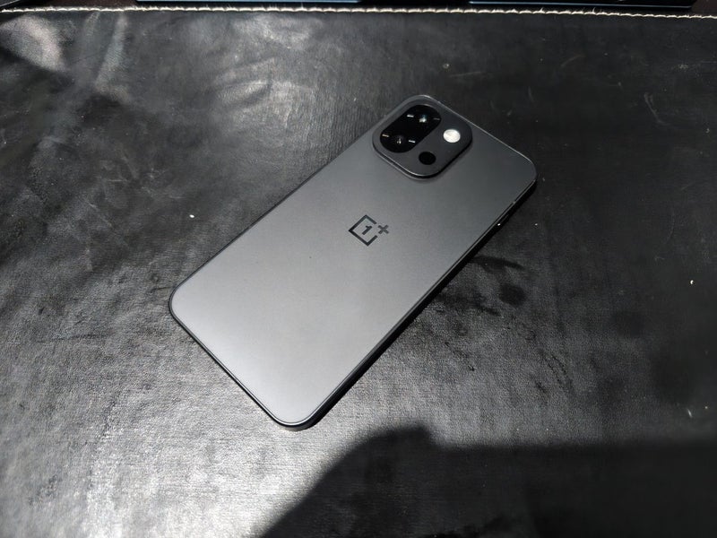 OnePlus 13T 12GB + 256GB – Excellent Condition + 100W Charger64274638577025112