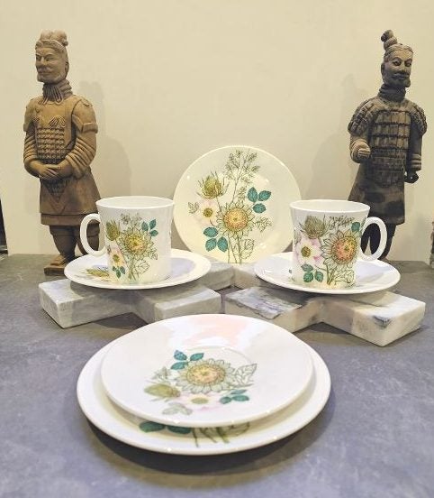 1960's Summers at The Batch. Six x Deco Trios. As New "Hi Summer" Hostess Ware. Carousel 1