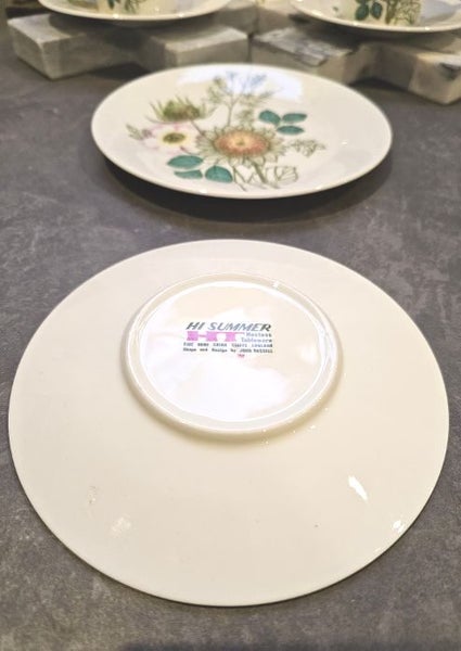 1960's Summers at The Batch. Six x Deco Trios. As New "Hi Summer" Hostess Ware. Carousel 6