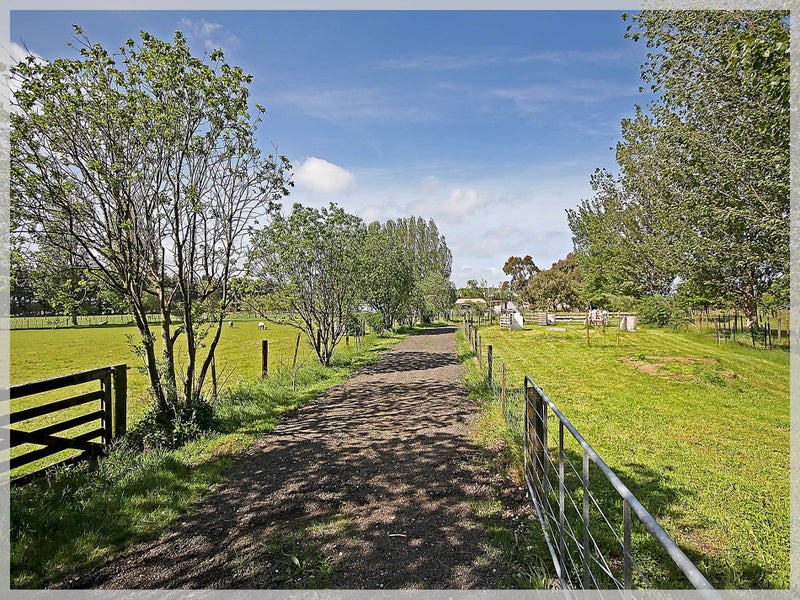 Experience the charm of rural life on five acres!64172063298946111