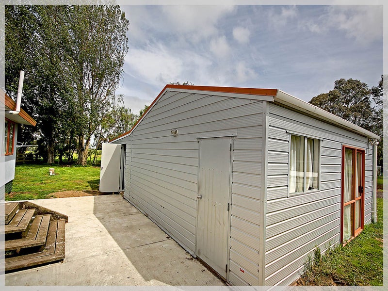Experience the charm of rural life on five acres!64172063298946114