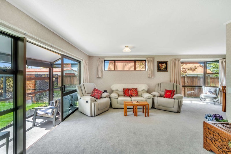 Beautifully Upgraded and Private!64187588161411114