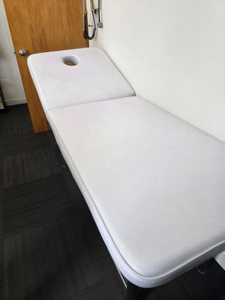 Massage/ treatment table Carousel 1