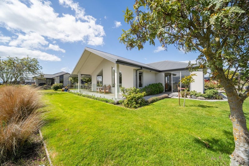 Modern Living with a View!64173095518593110