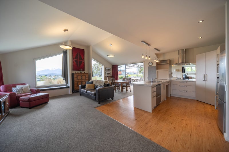 Modern Living with a View!64173095518593112