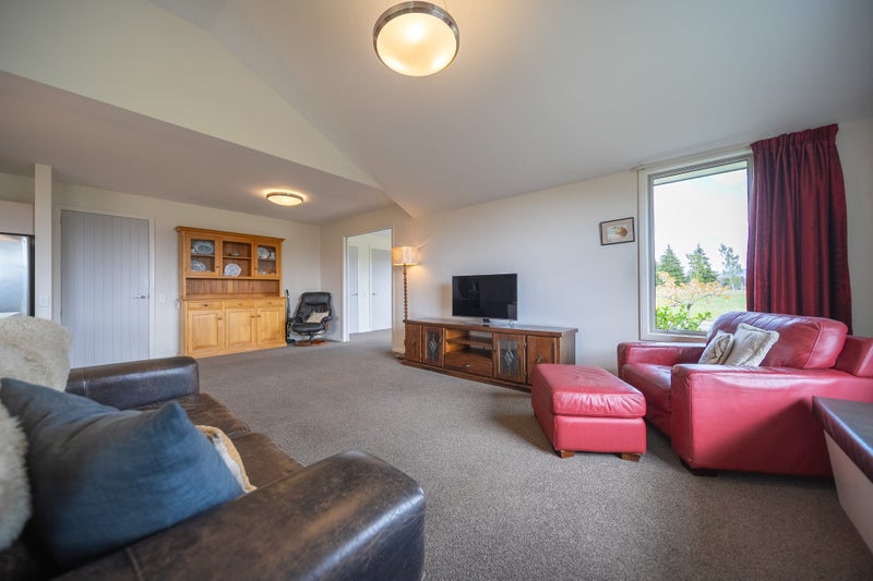 Modern Living with a View!64173095518593114