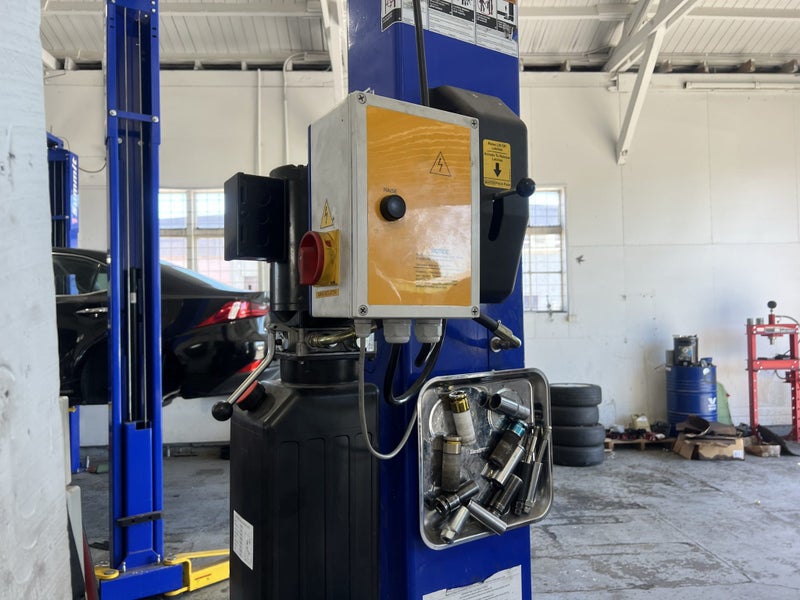 Summit ST45 Two-Post Car Hoist – 4.5 Tonne64173316301187111