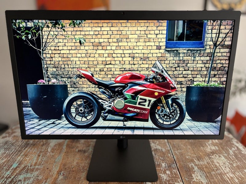 Apple LG Ultrafine 5k 27" Display * MINT*64175364838147110