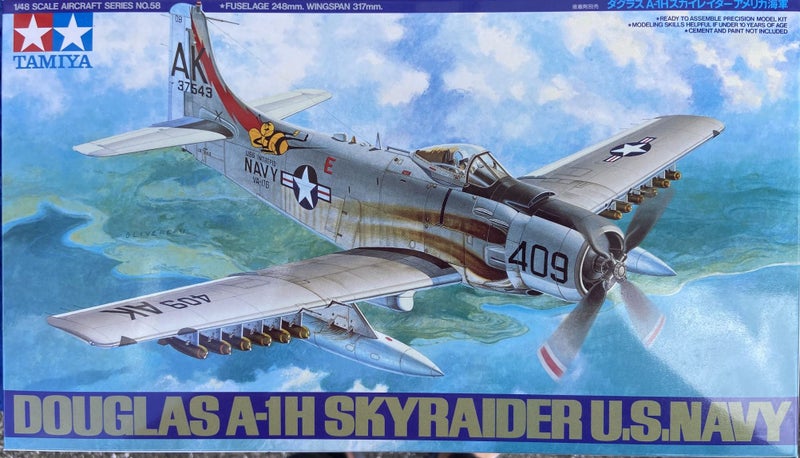 Tamiya 1/48 Douglas A-1H Skyraider U.S. Navy Attack Aircraft Model Kit 6105864485317283075110