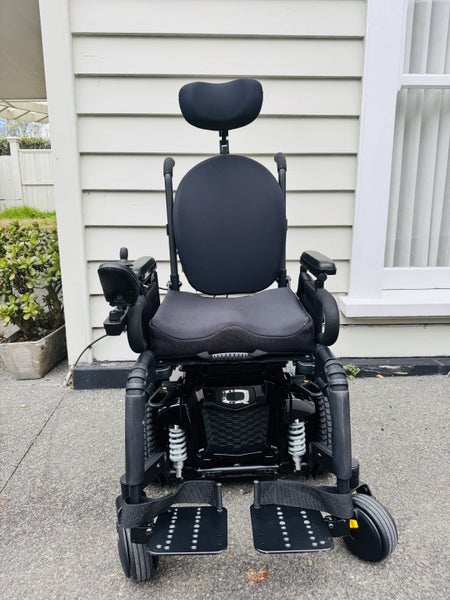 Quantum J623 2.0 Powerchair (Near New) Carousel 1