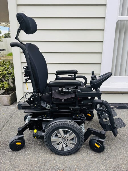 Quantum J623 2.0 Powerchair (Near New) Carousel 2
