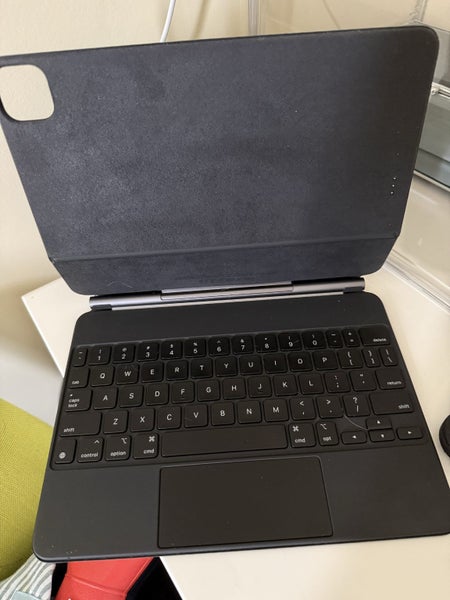 iPad Air or pro Magic Keyboard 11 inchand pencil 2 Carousel 1