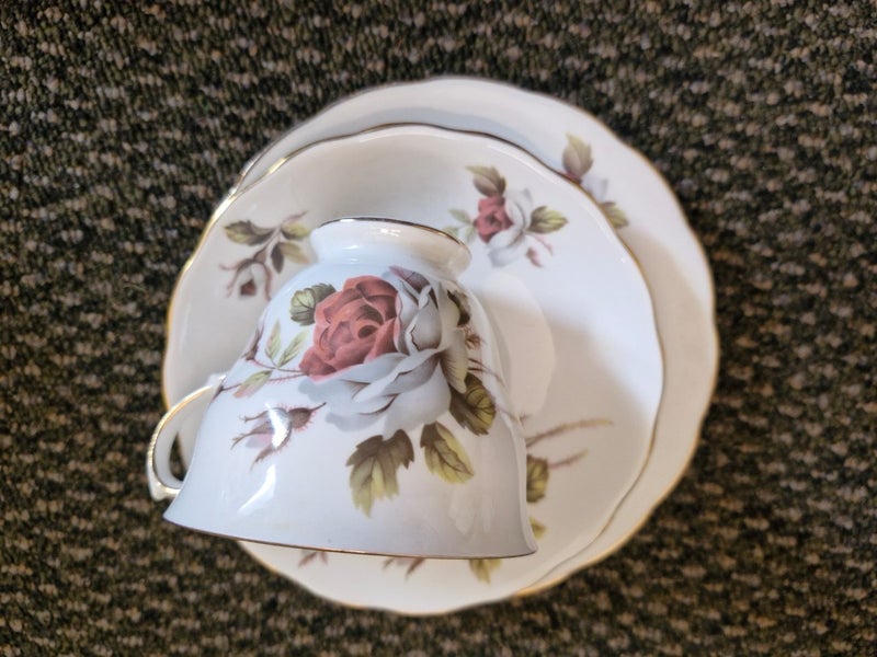 Colclough china Carousel 1