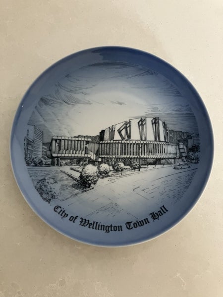 Rare vintage Bing and Grondahl commemorative plate - Wellington Town Hall 1983