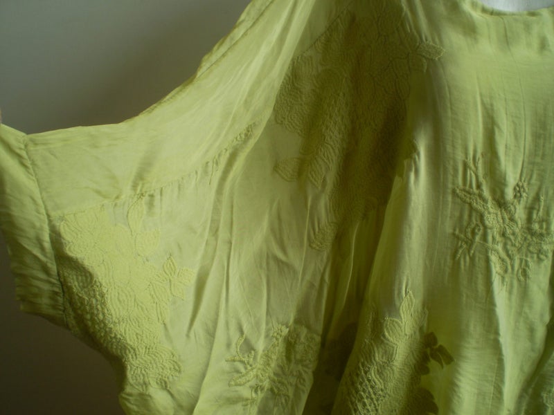 FRENCH DESIGNER PISTACHIO GREEN EMBROIDERED SILK KIMONO STYLE TOP 18/20 Carousel 2