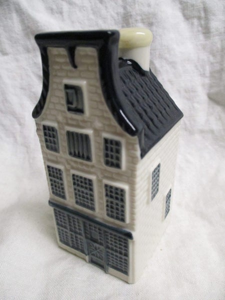 * POR19 470 - KLM Delft Blue Miniature House - No 23 Carousel 1