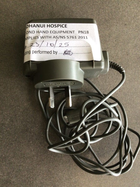 Nintendo DS Console with Carry Bag, Charger and 3 x Games Carousel 2