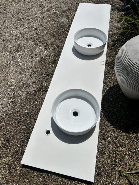 White solid stone bench top and basins + toilet Carousel 1