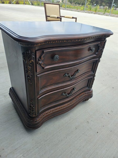 High quality Solid wood bedside table Carousel 1
