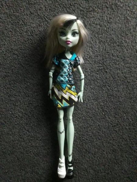 MONSTER HIGH DOLL- FRANKIE Carousel 2